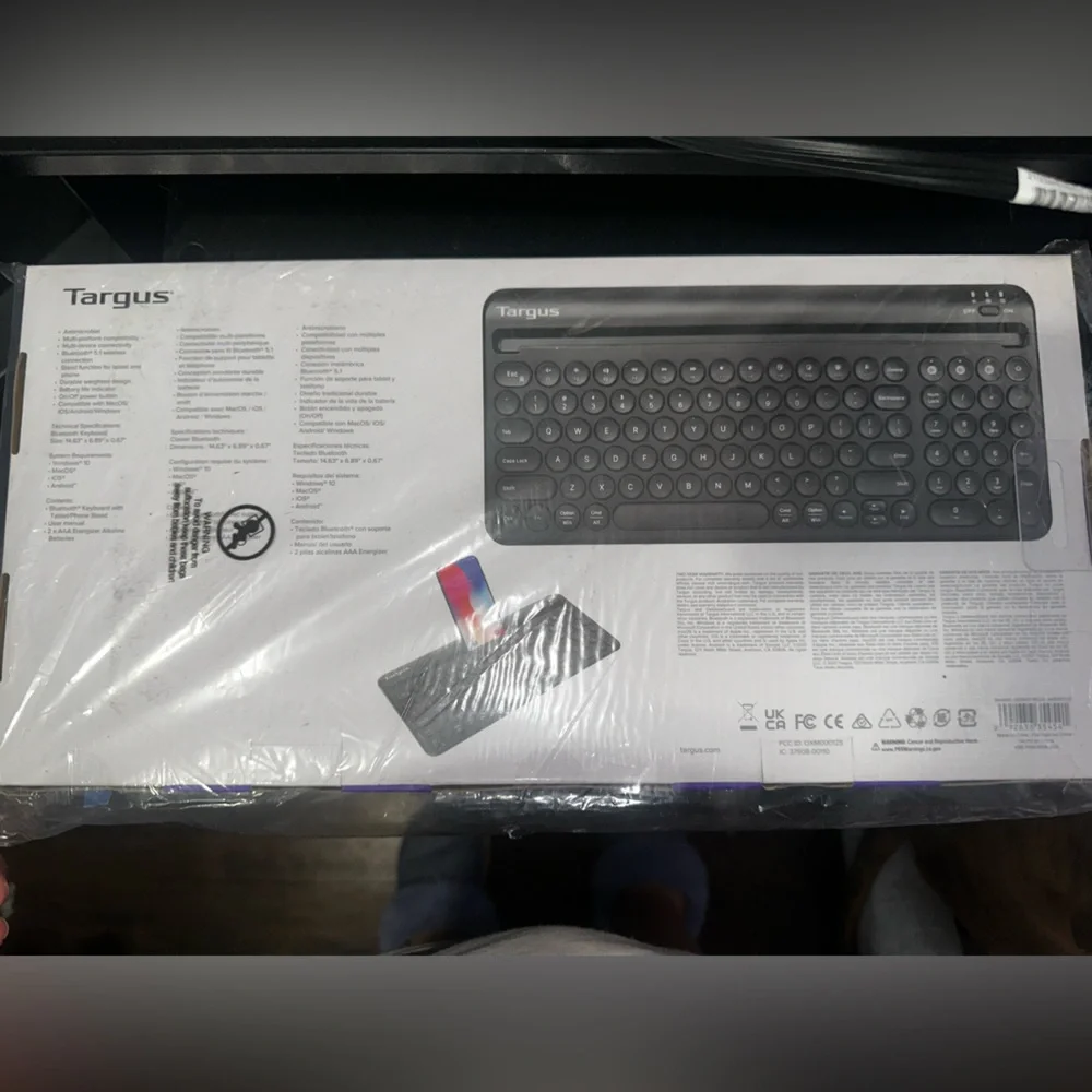 Targus Black Bluetooth Keyboard with tablet/phone stand - NEW IN BOX